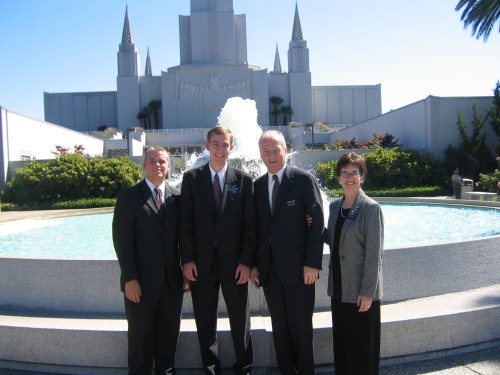 Photo of Paul, Elder Smoot, mission president and wife by Oakland temple