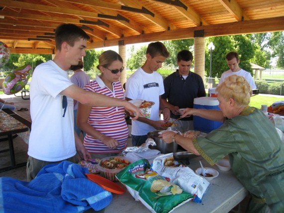 Jake, Sarah, Daniel, Derek, and Steven get their food