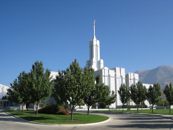 A total of 679,217 people toured the temple during the six weeks of its public open house.