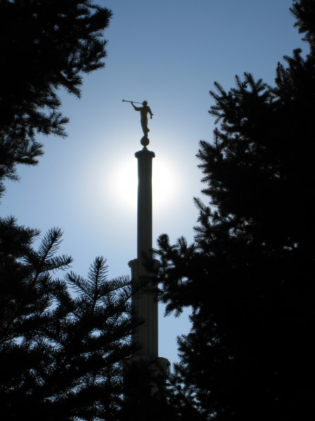 An angel Moroni statue was finally added to spire over 31 years after the dedication