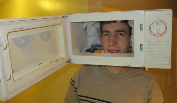 Mama, I can't warm my pizza cos Paul is in the microwave!