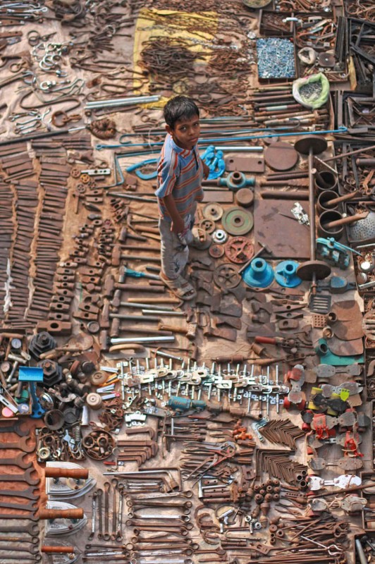 Tool trader at the Ravivar Bazaar in Ahmedabad