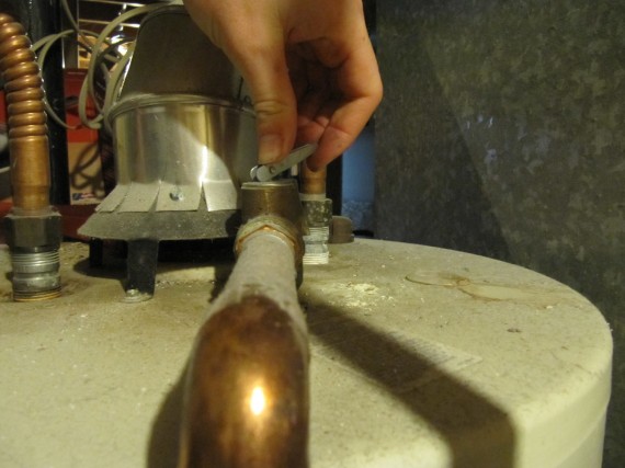 Opening the temperature relief valve